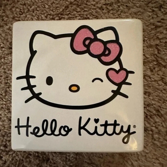 Hello Kitty Box Decor - Picture 1 of 4